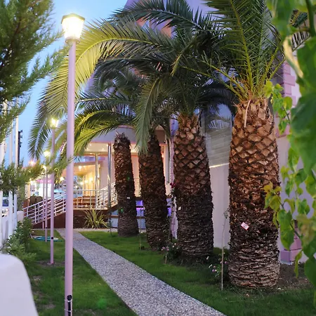 Rosy Hotel